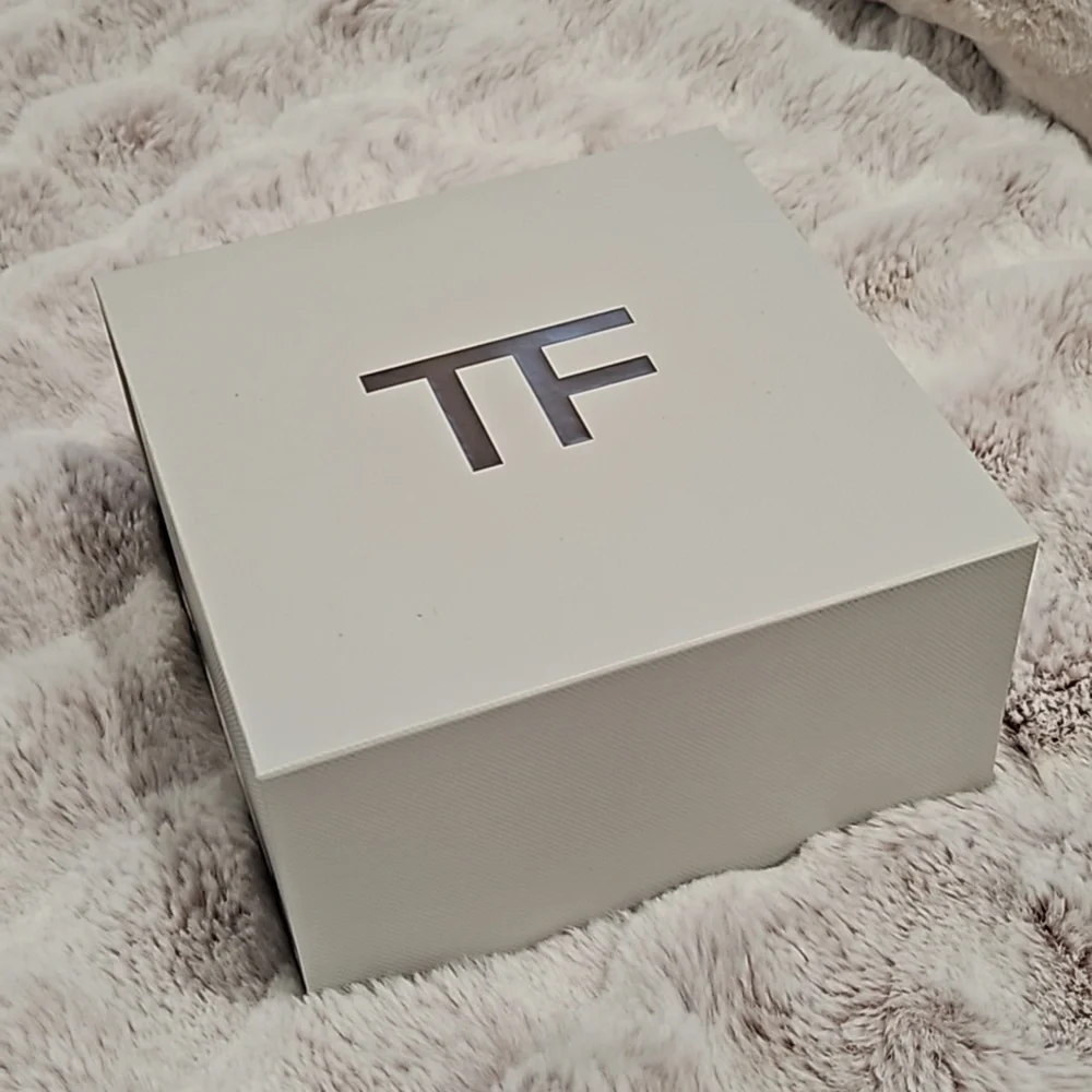 Tomford gift box with the ribbon - Picture 3 of 3